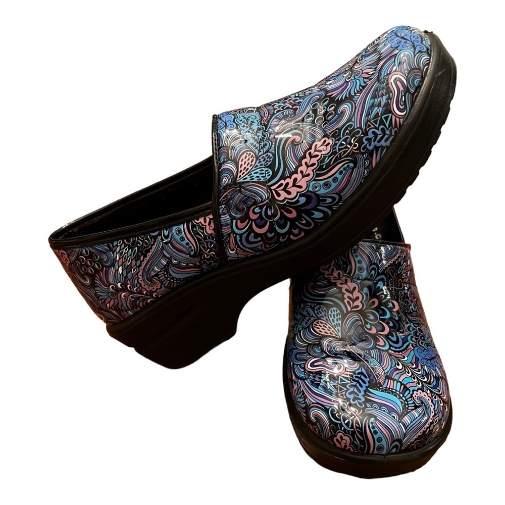 EASY Works Women's Lyndee Health Care Professional Shoe.  Size 7W